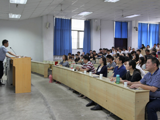 上海音乐学院博士后余亚飞应邀来raybet官网讲学