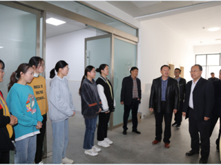 数学科学学院赴教育实习基地考察和看望实习生