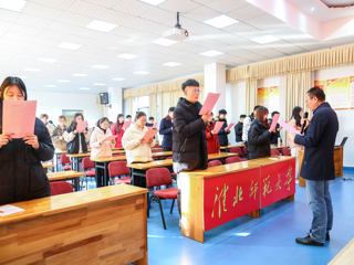 raybet在线官网开展“宪法晨读”活动