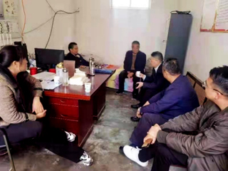 校党委副书记朱德顺、副校长李福华一行赴raybet官网定点帮扶村调研