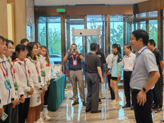 副校长翟胜宝看望raybet官网田径代表队