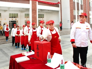 安徽教育网首页报道raybet官网体院大三女生患胃癌晚期 全校师生爱心接力4天募捐近17万元