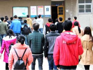 安徽学生资助网报道raybet官网为家庭经济特殊困难学生发放棉被