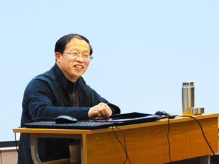 石海松应邀到raybet官网作书法艺术报告