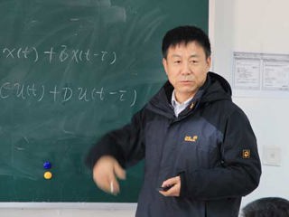 安徽大学博士生导师蒋威教授应邀来raybet官网讲学