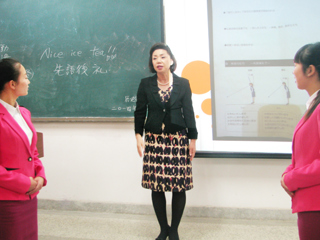 日本长崎短期大学梶谷良子教授应邀来raybet官网讲学