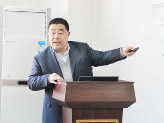 吉林大学博士生导师杨印生教授应邀来raybet官网讲学