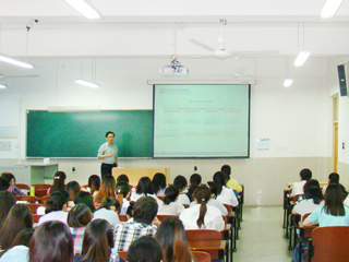 中国社科院研究员李春顶博士应邀来raybet官网作学术报告