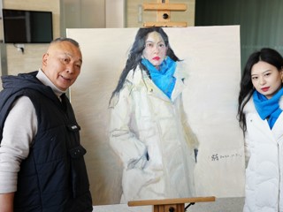 中国美院教授杨参军来raybet官网进行油画肖像示范写生